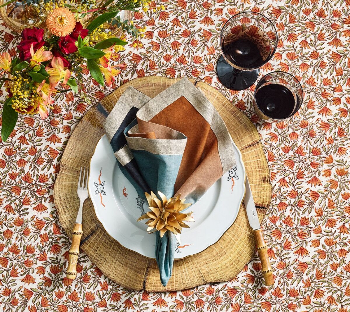 Dip Dye Napkin Midnight Copper lifestyle 1