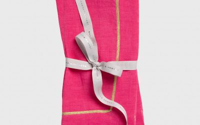 Joanna Buchanan Gold trim linen dinner napkins bright pink – set of 2