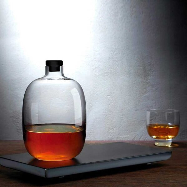Nude Malt Whisky Bottle with Wooden Tray - Image 2